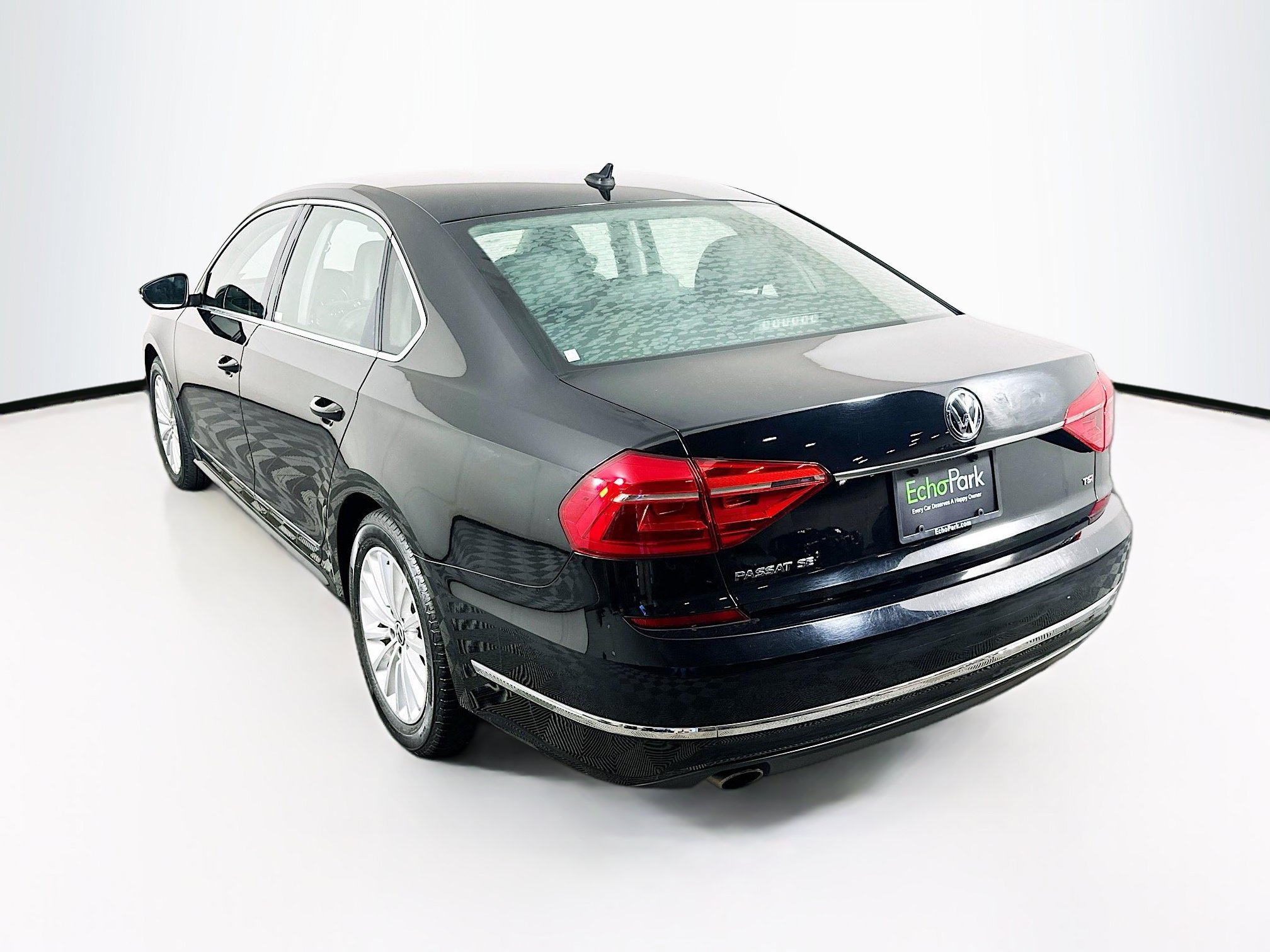 Used 2016 Volkswagen Passat 1.8T SE FWD image 5
