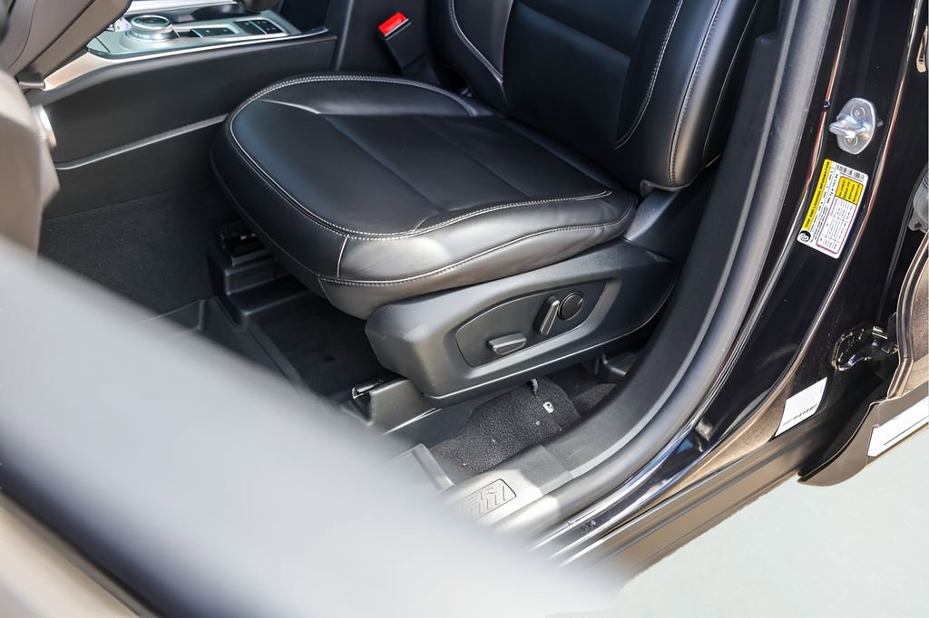 Used 2023 Ford Explorer XLT w/ Equipment Group 202A image 11