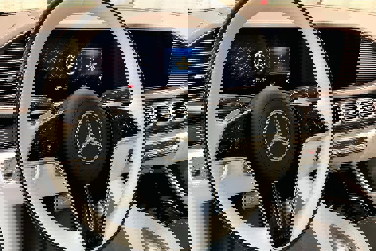 Used 2025 Mercedes-Benz Maybach GLS 600 4MATIC image 5