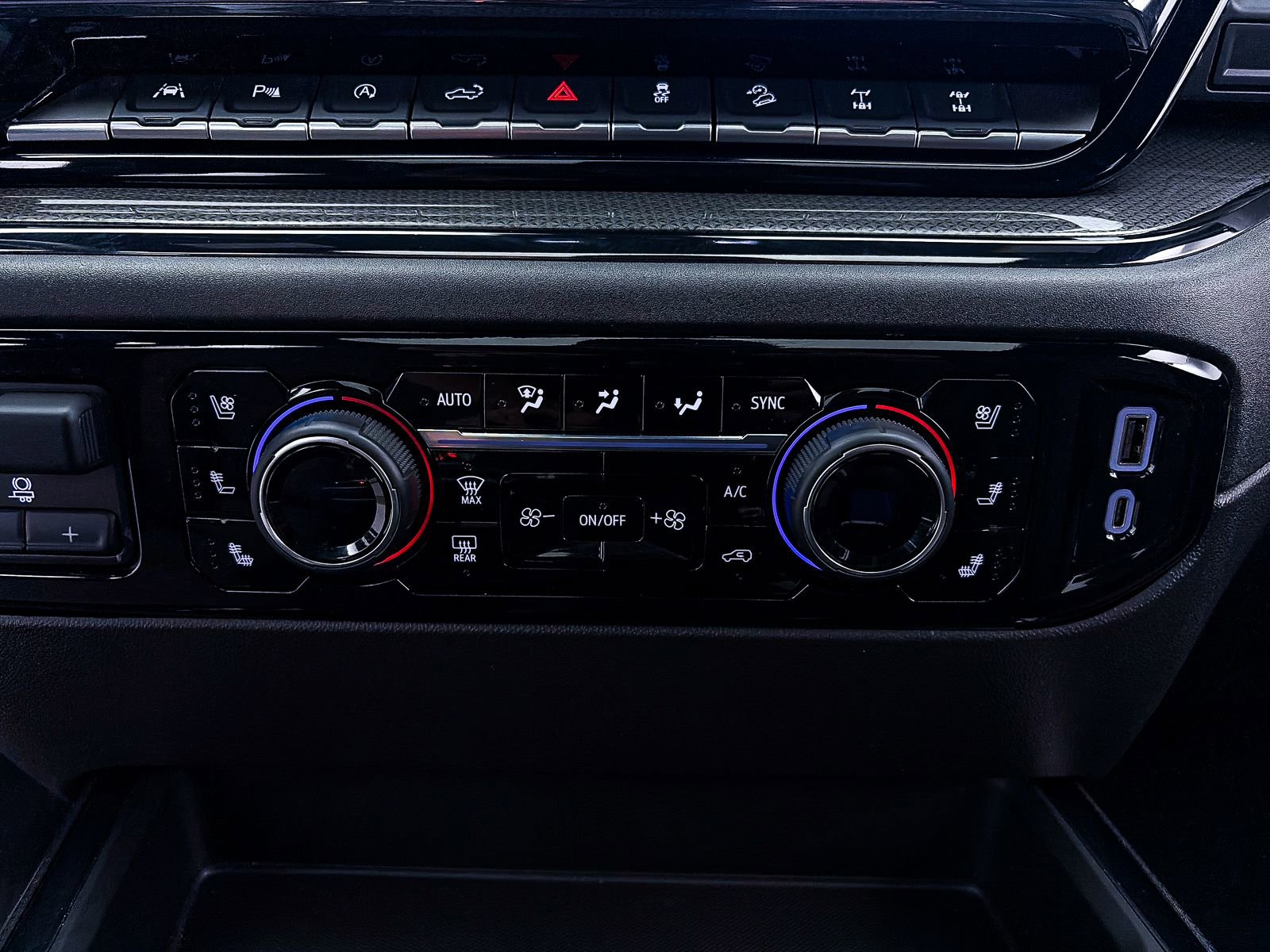 Used 2025 Chevrolet Silverado 1500 ZR2 w/ Technology Package image 32