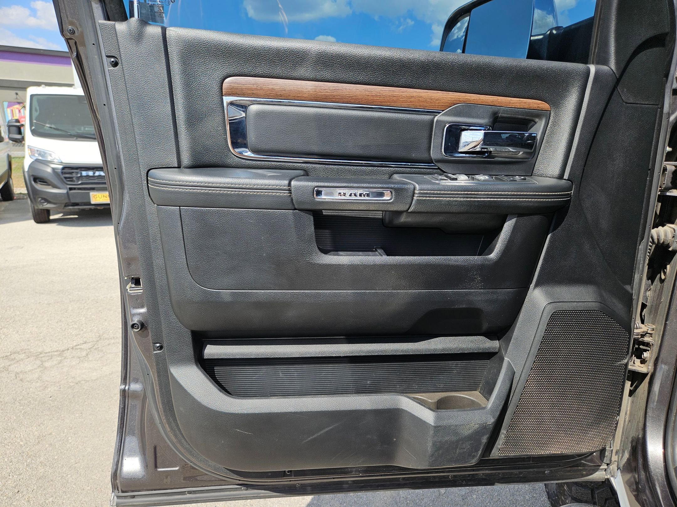 Used 2014 RAM 3500 Laramie w/ Protection Group image 11