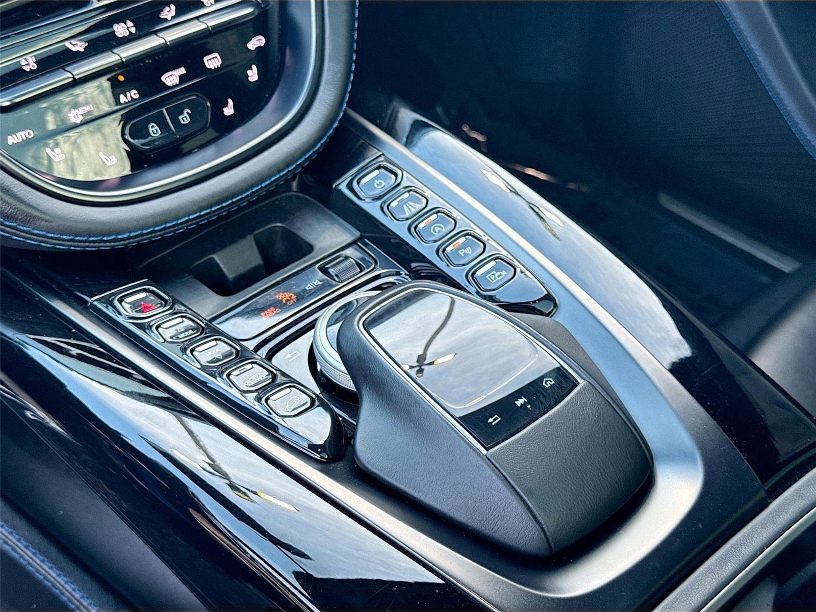 Used 2021 Aston Martin DBX image 13