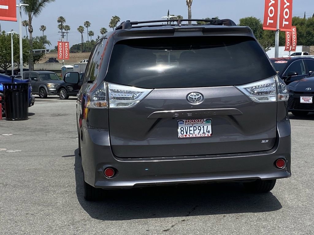 Certified 2019 Toyota Sienna SE FWD image 42