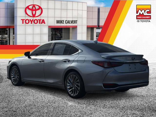 Used 2022 Lexus ES 300h Ultra Luxury w/ Accessory Package 2 FWD image 9