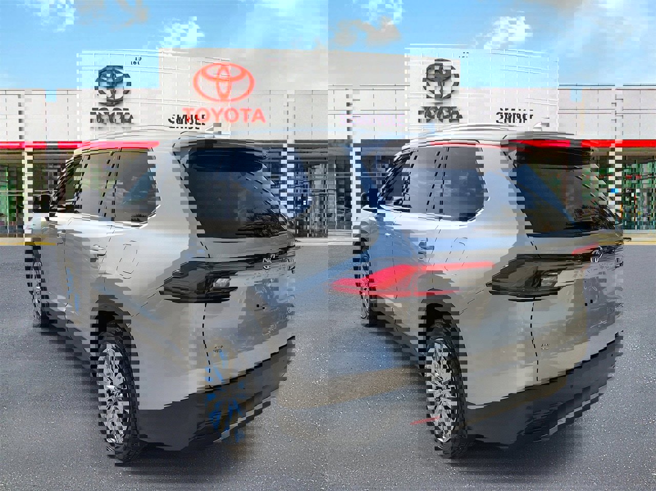 Used 2024 Toyota Grand Highlander Platinum image 3