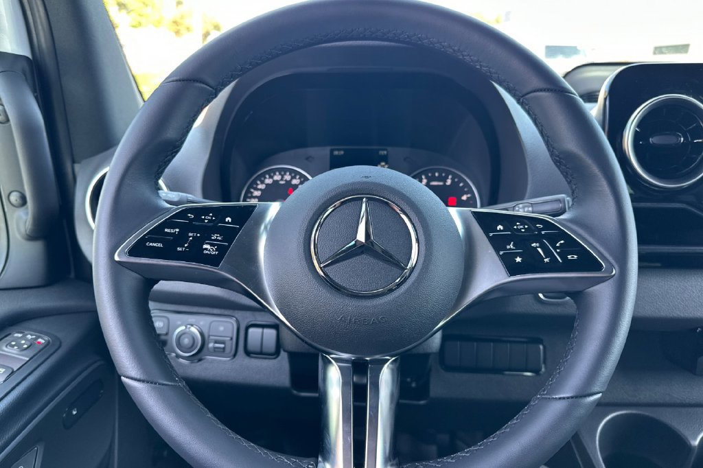 Used 2025 Mercedes-Benz Sprinter 2500 image 25