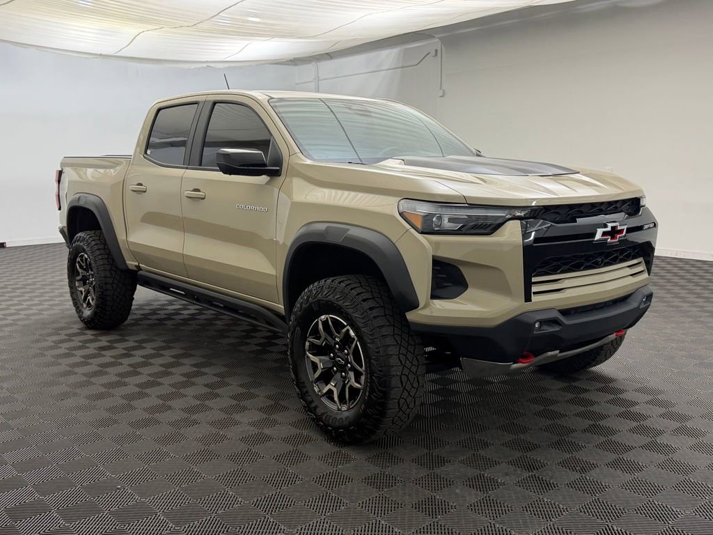 Used 2024 Chevrolet Colorado ZR2 w/ ZR2 Convenience Package III AWD/4WD image 7