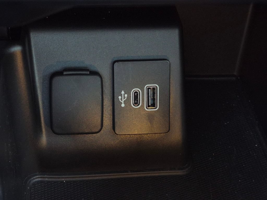Used 2025 Ford Explorer Active w/ Active Comfort Package RWD image 27