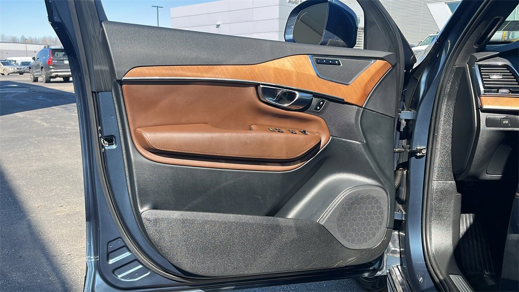 Certified 2023 Volvo XC90 B5 Plus w/ Protection Package image 13