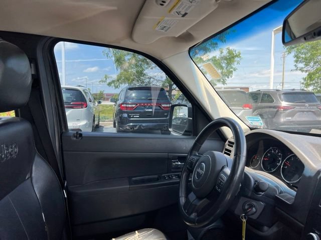 Used 2012 Jeep Liberty Sport AWD/4WD image 28