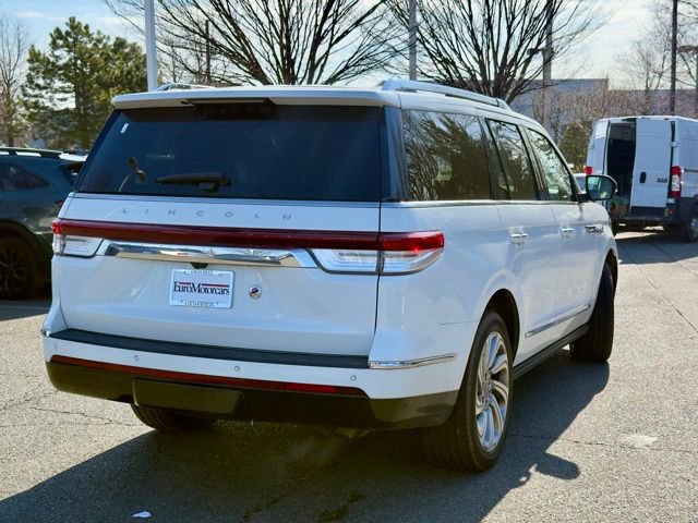Used 2022 Lincoln Navigator Reserve image 4