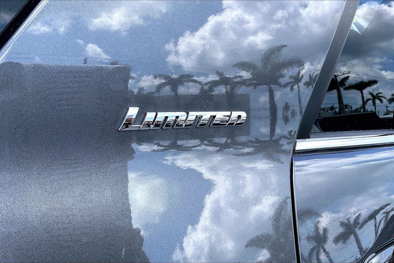 Used 2020 Toyota 4Runner Limited RWD image 24