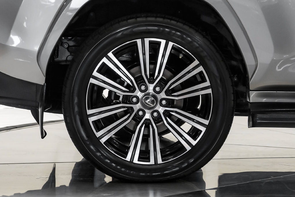 Used 2022 Lexus LX 600 4WD w/ Luxury Package image 58