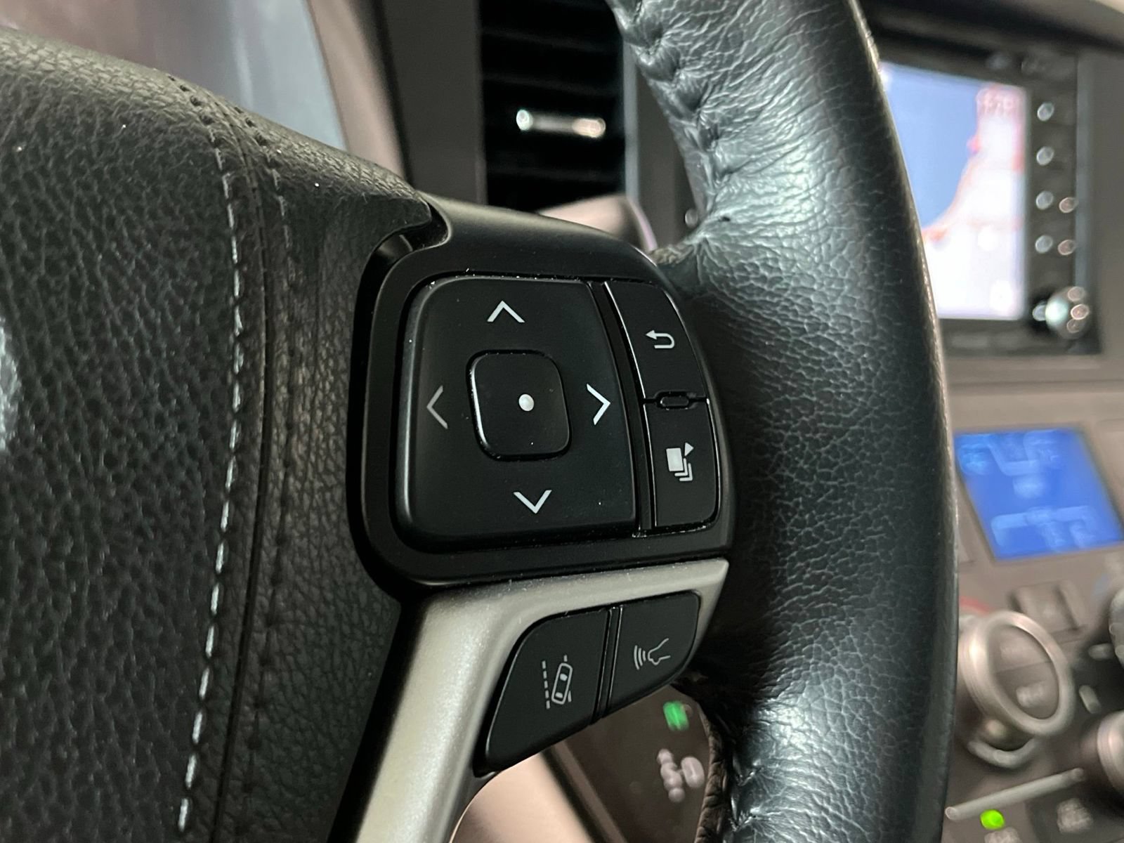 Used 2019 Toyota Sienna XLE w/ XLE Navigation Package FWD image 30
