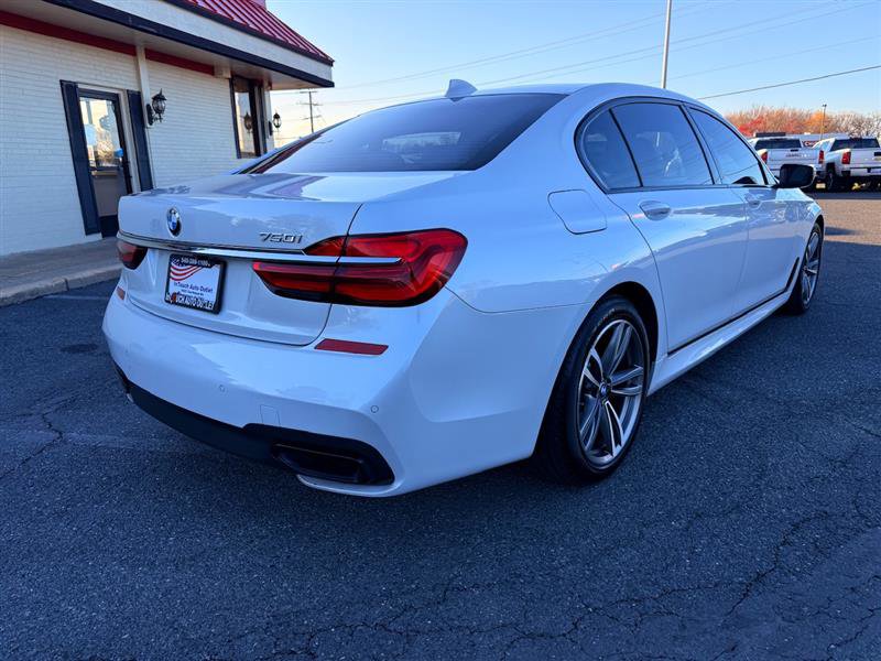 Used 2018 BMW 750i image 3