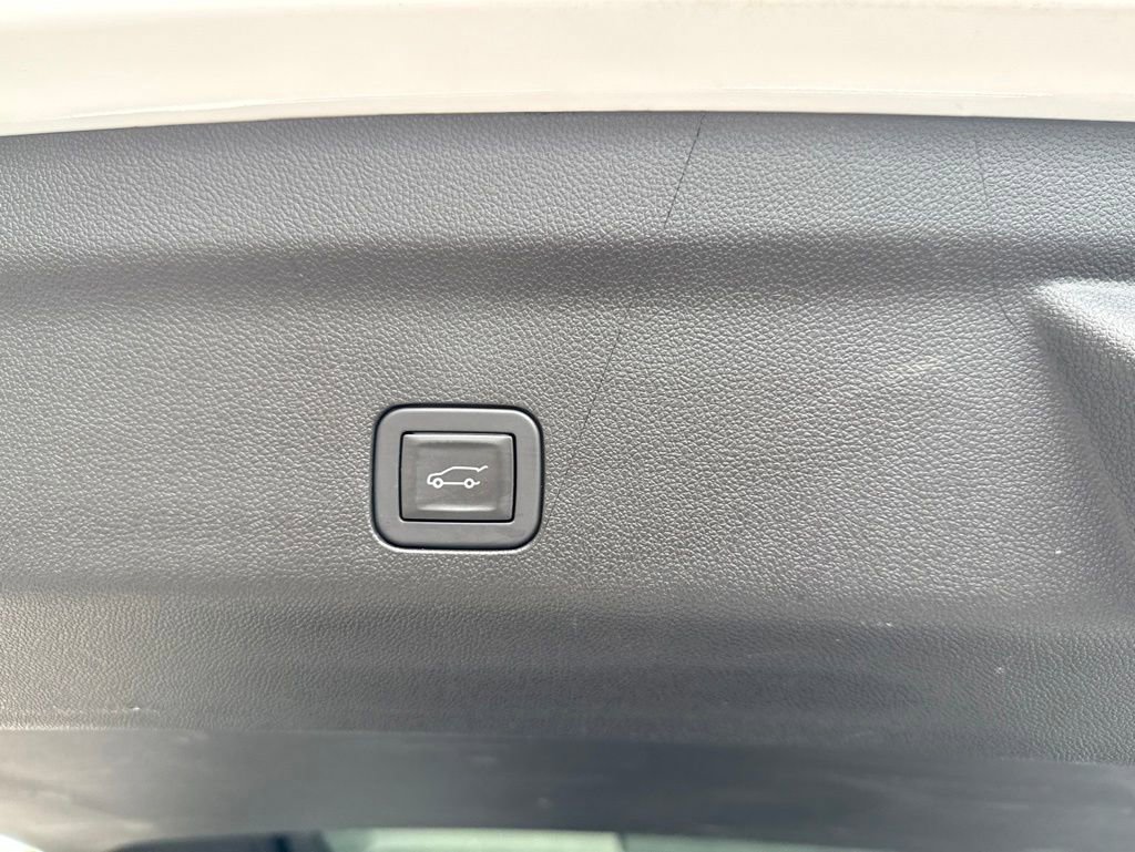 Used 2025 GMC Yukon XL Denali AWD/4WD image 49