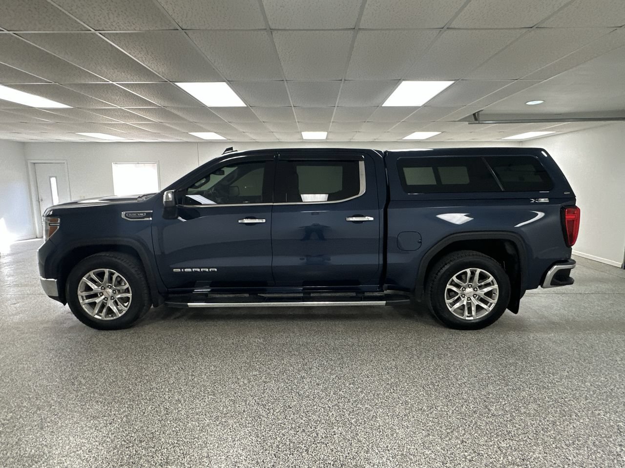 Used 2020 GMC Sierra 1500 SLT w/ SLT Premium Plus Package AWD/4WD image 5