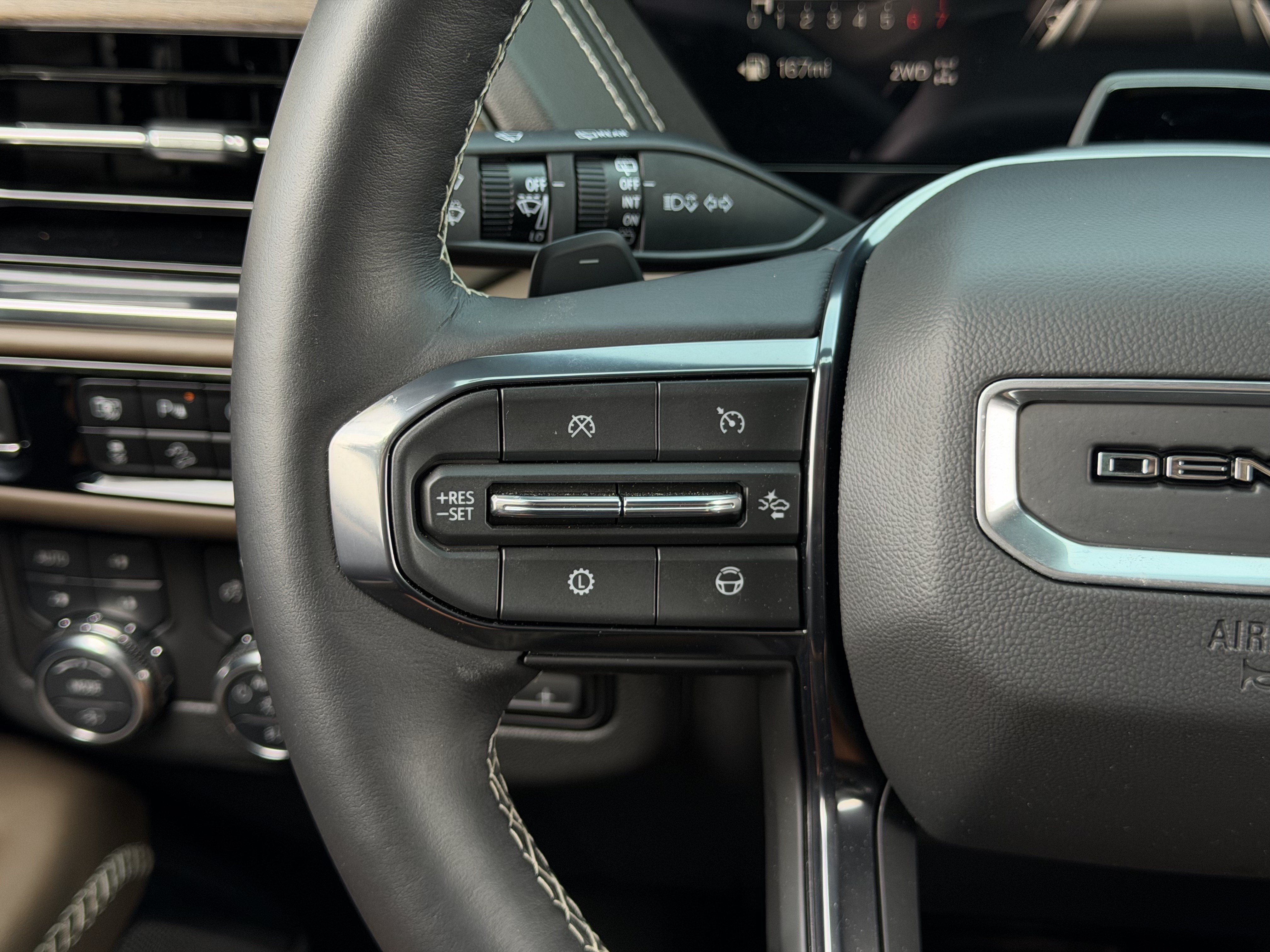 Used 2025 GMC Yukon Denali Ultimate AWD/4WD image 18