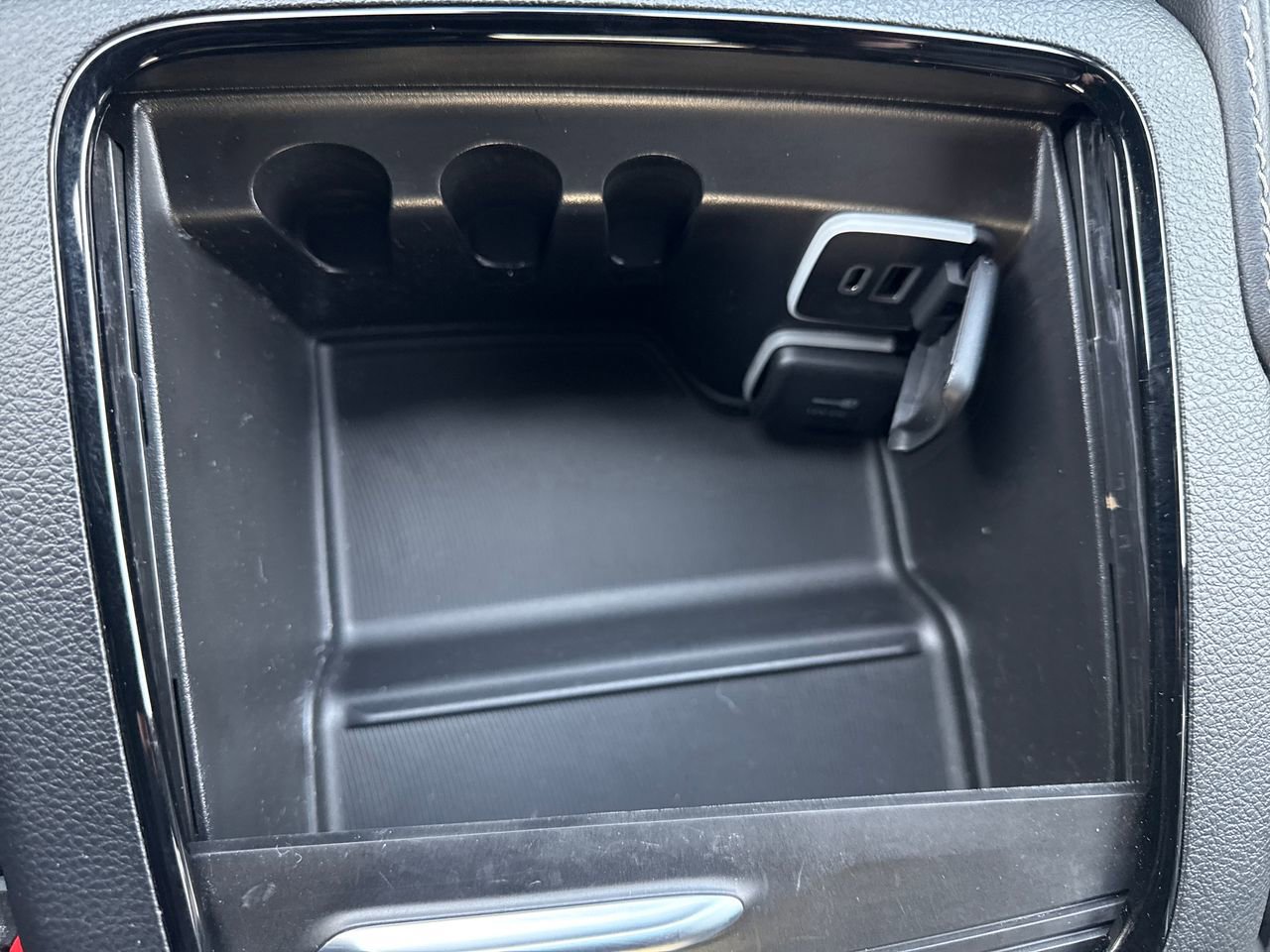 Used 2024 Chrysler Pacifica Premium image 21