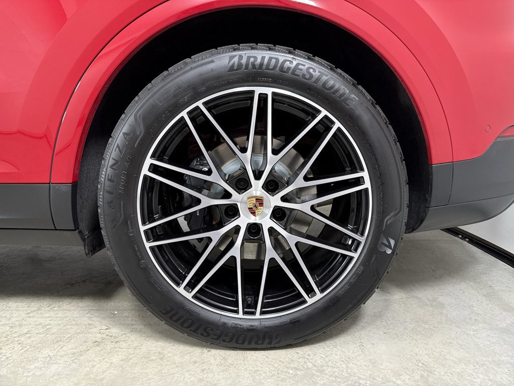 Certified 2025 Porsche Cayenne AWD/4WD image 14