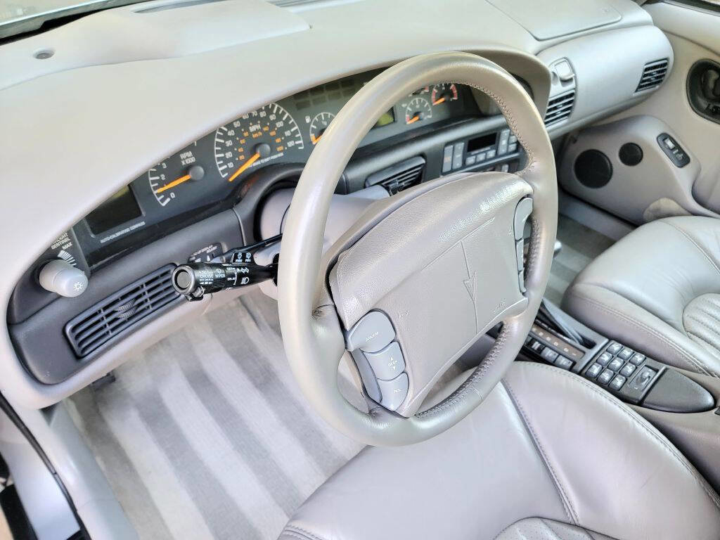 Used 1994 Pontiac Bonneville SSE FWD image 10