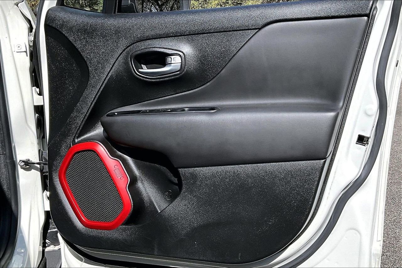 Used 2020 Jeep Renegade Trailhawk w/ Premium Leather Group image 25