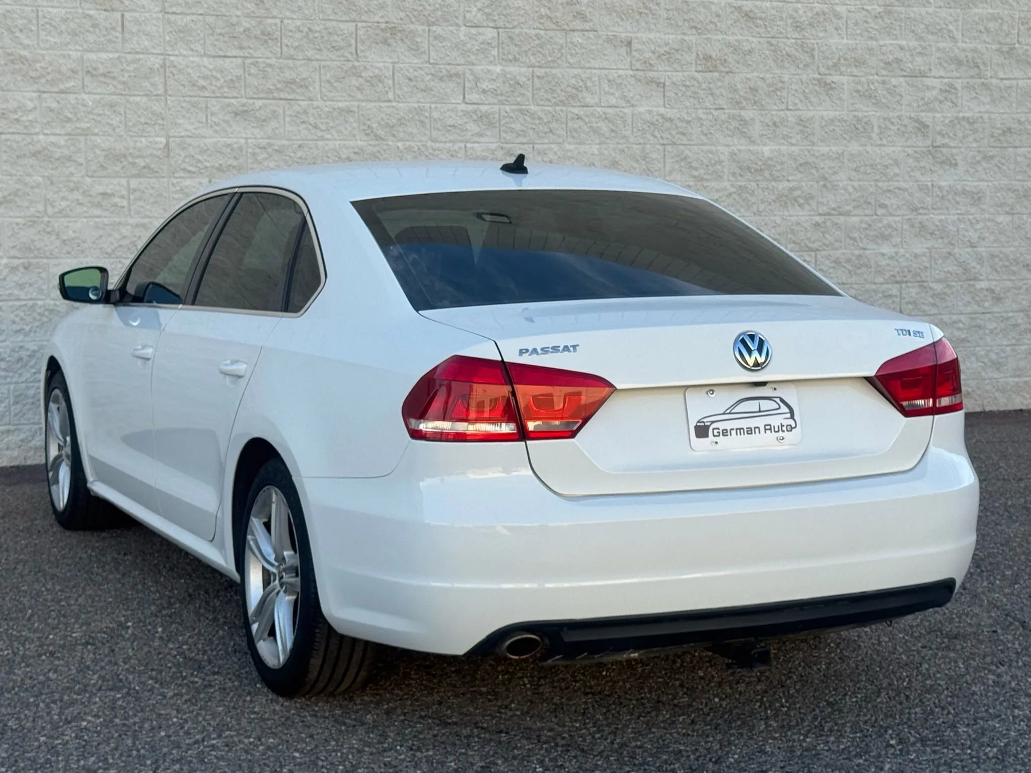 Used 2015 Volkswagen Passat TDI SE FWD image 8