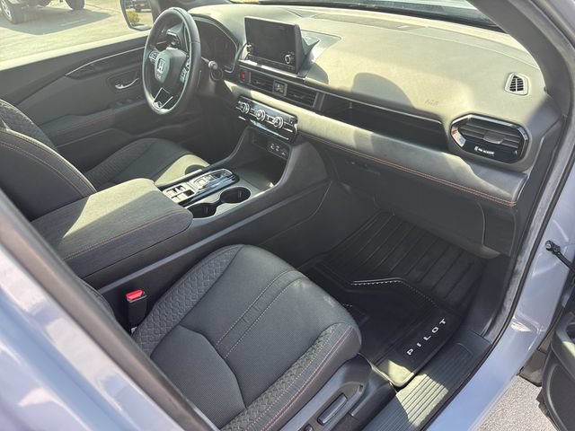 Used 2025 Honda Pilot Sport image 17