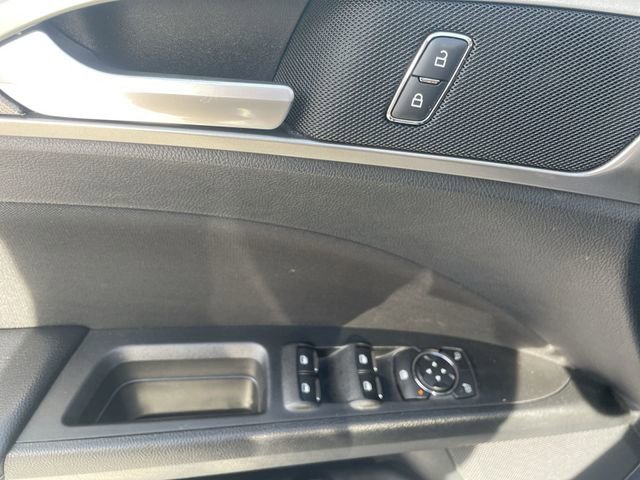 Used 2019 Ford Fusion SE image 22