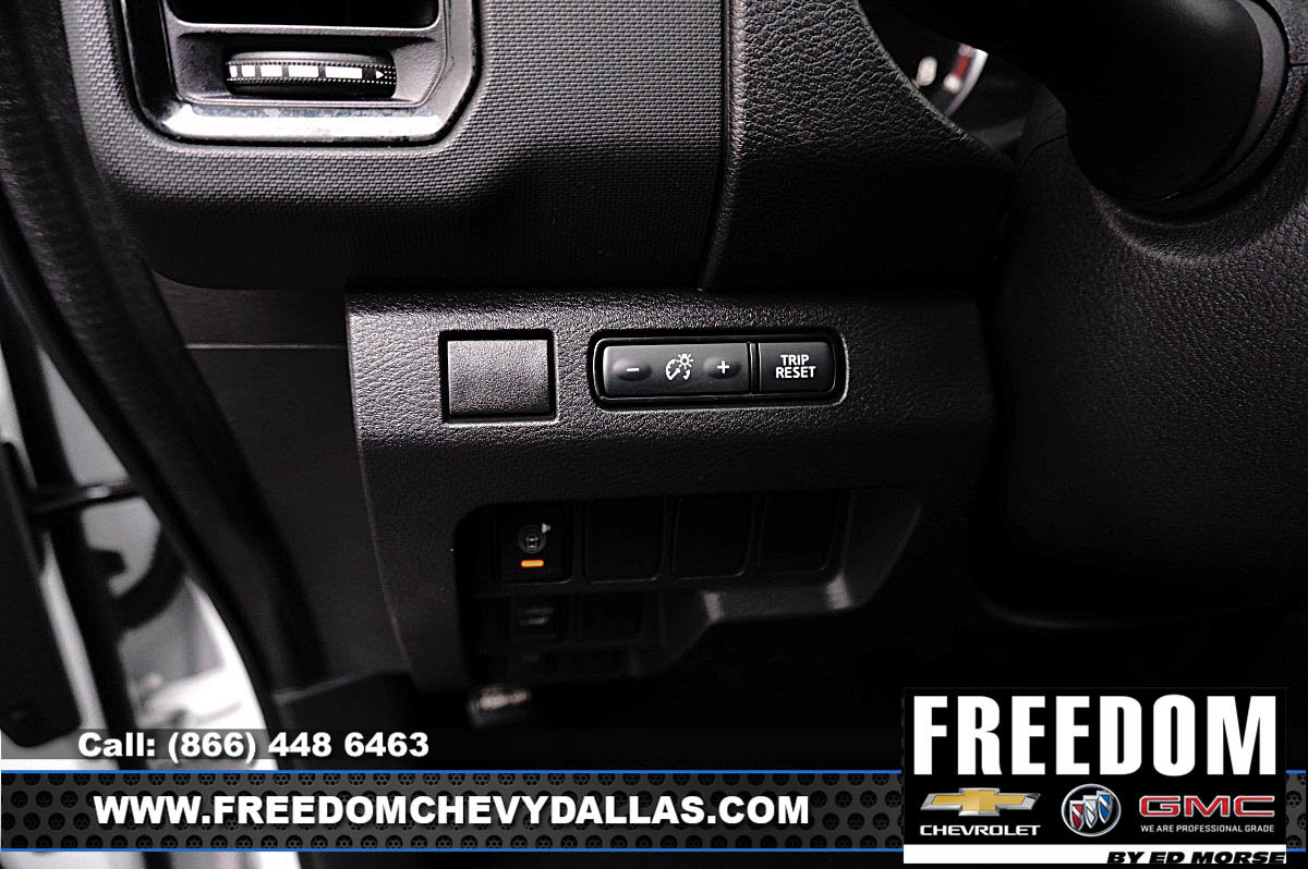 Used 2023 Nissan Frontier SV w/ Midnight Edition Package RWD image 22