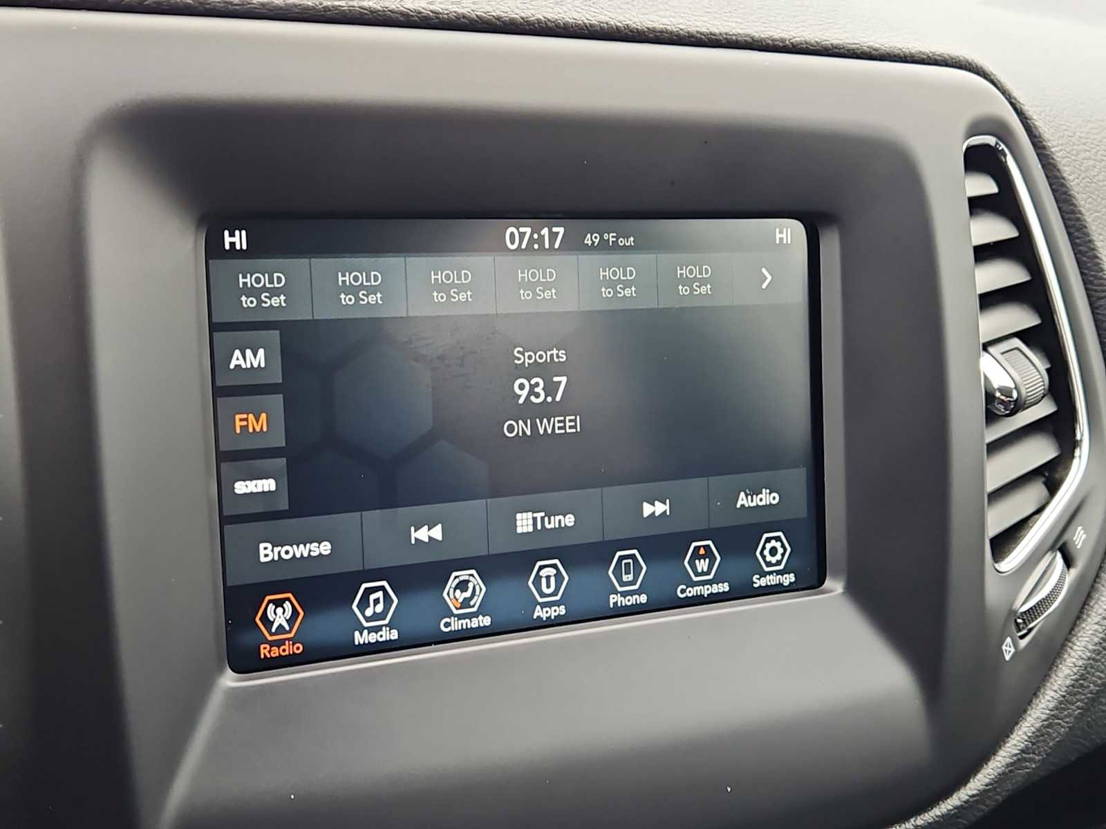Used 2019 Jeep Compass Latitude AWD/4WD image 24