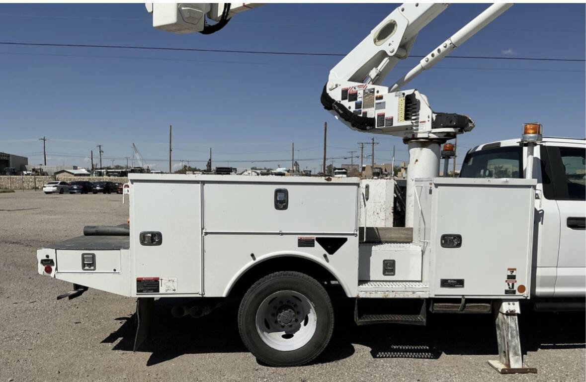 Used 2019 Ford F550 4x4 Regular Cab Super Duty image 8