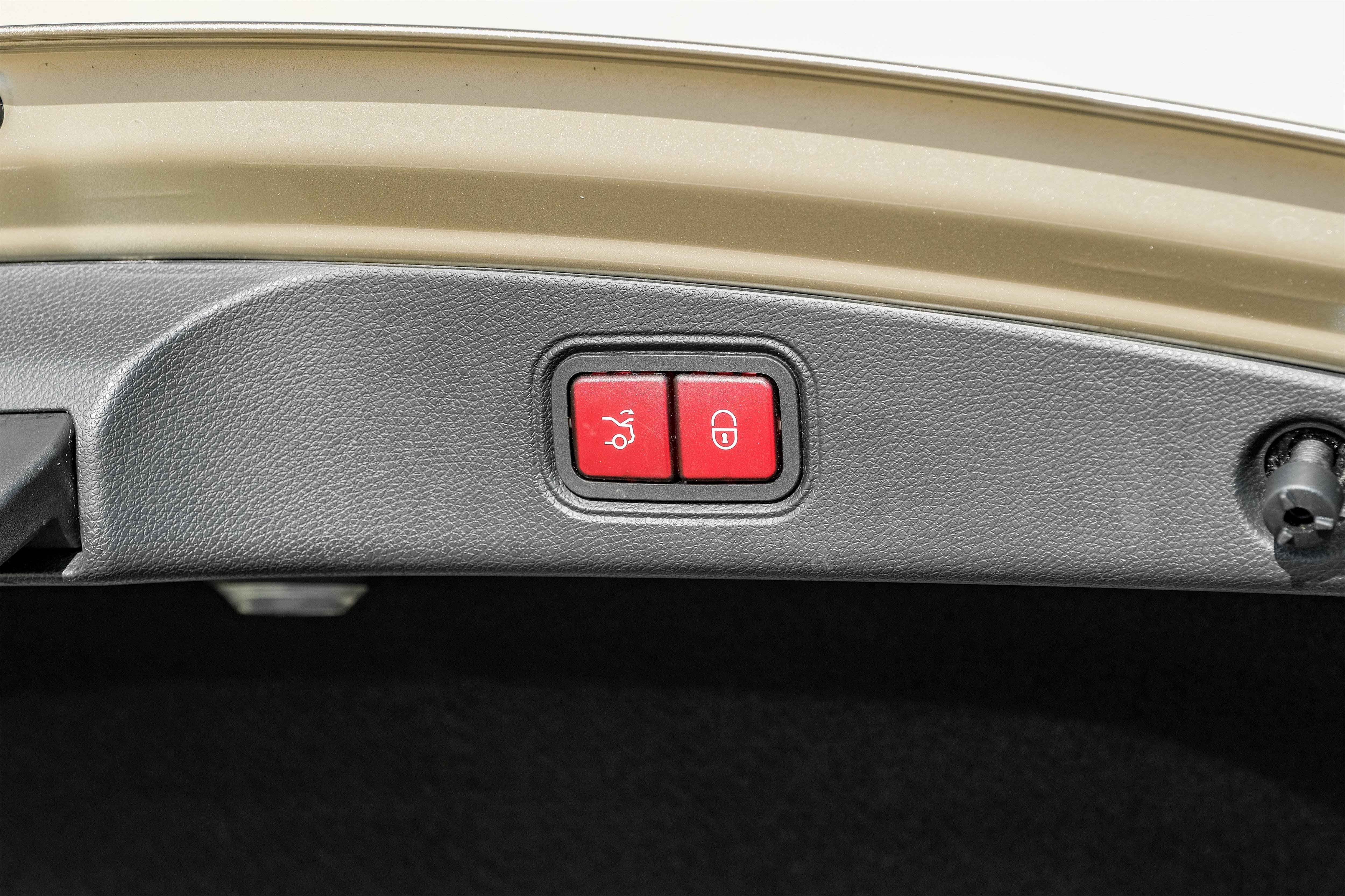 Used 2019 Mercedes-Benz E 450 Coupe w/ AMG Line Package image 38