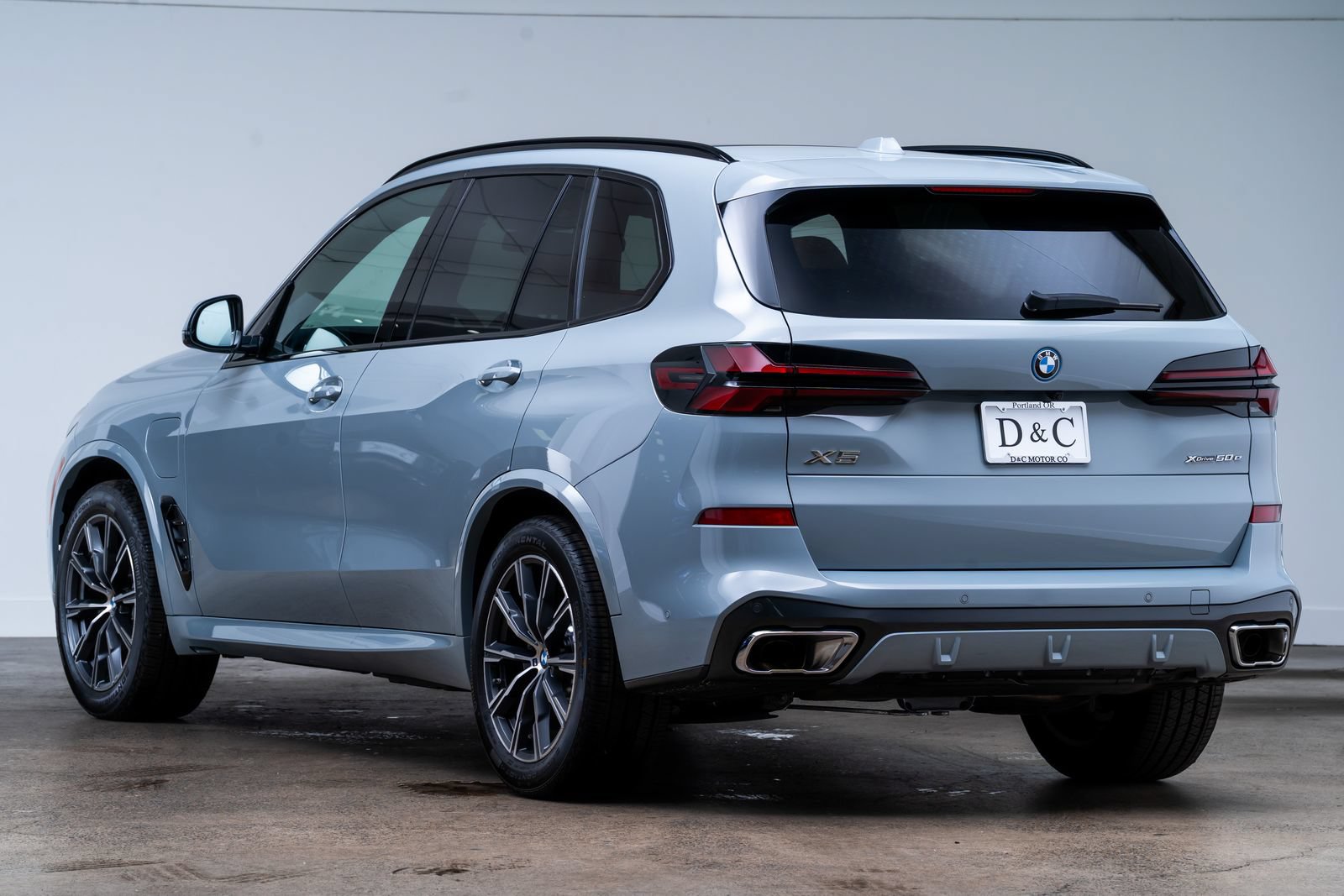 Used 2026 BMW X5 xDrive50e w/ M Sport Package AWD/4WD image 4