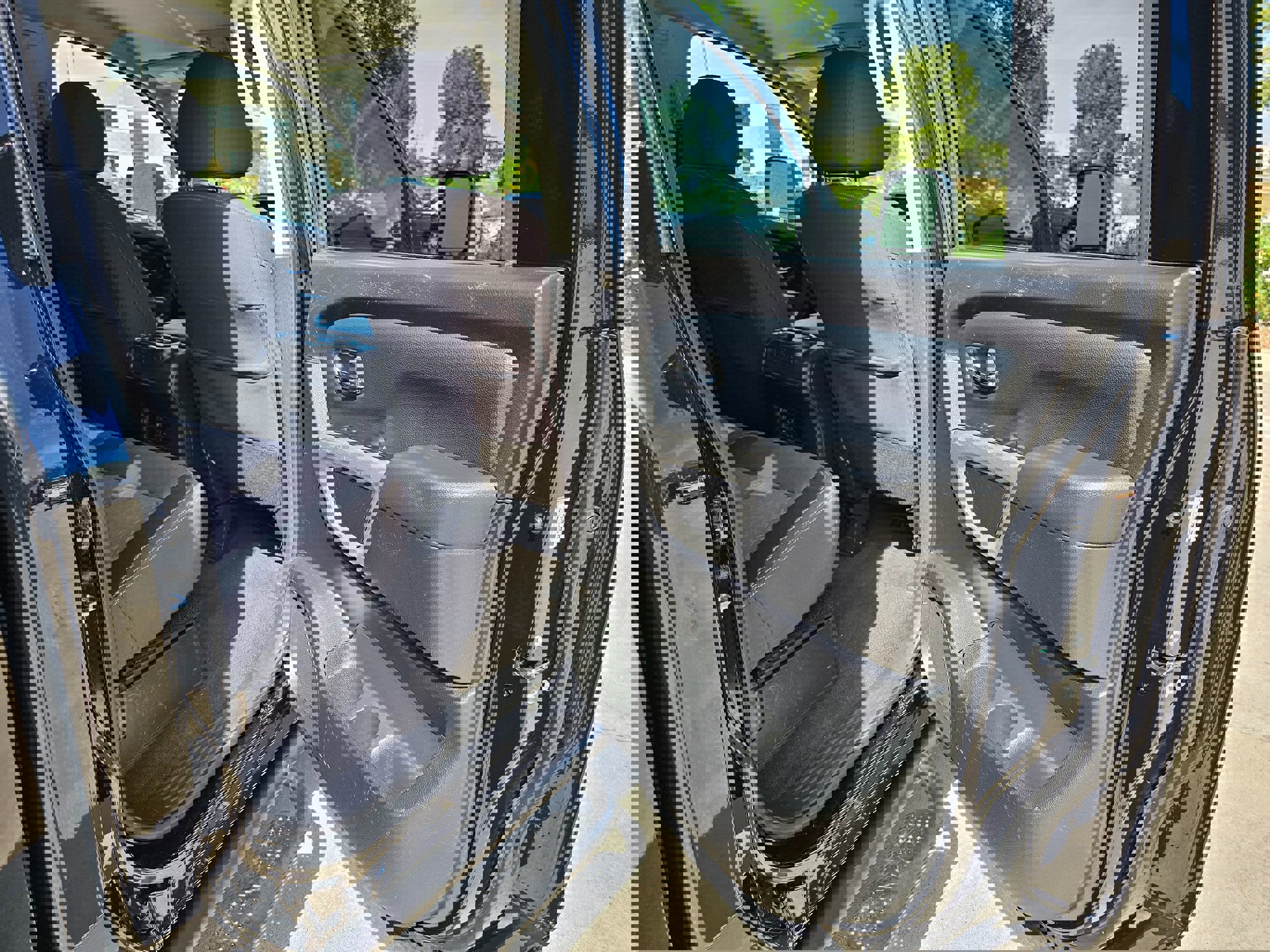 Used 2024 Nissan Titan SV w/ SV Convenience Package image 26