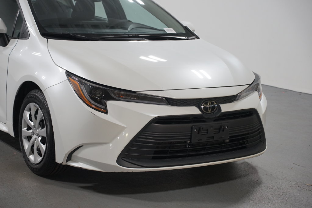Certified 2025 Toyota Corolla LE FWD image 4