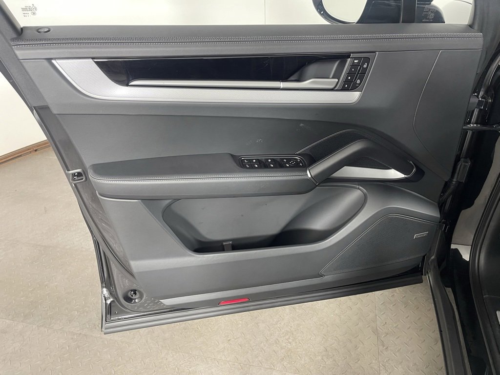 Certified 2025 Porsche Cayenne S image 26
