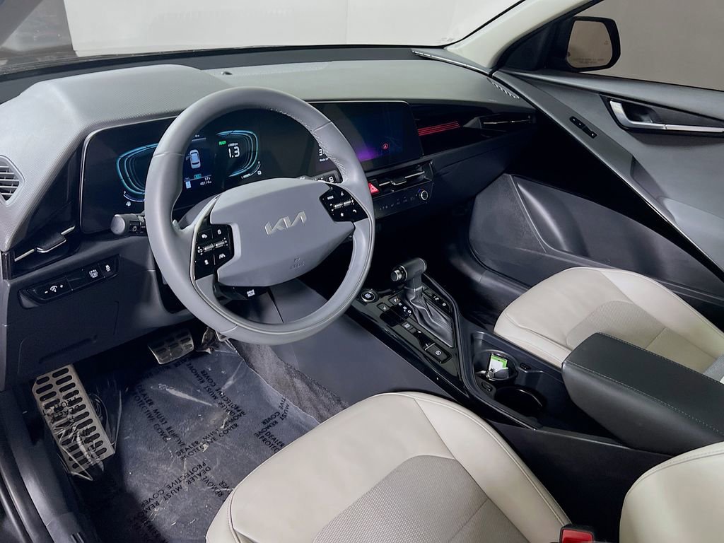 Used 2024 Kia Niro EX Touring FWD image 9