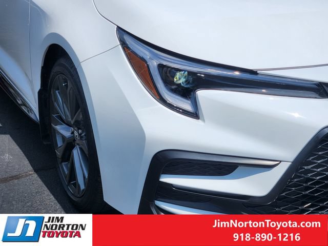 Used 2025 Toyota Corolla XSE FWD image 9