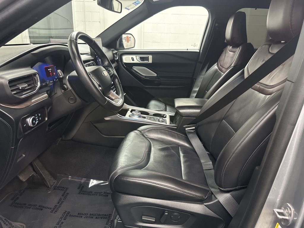 Used 2022 Ford Explorer Platinum w/ Equipment Group 601A AWD/4WD image 18