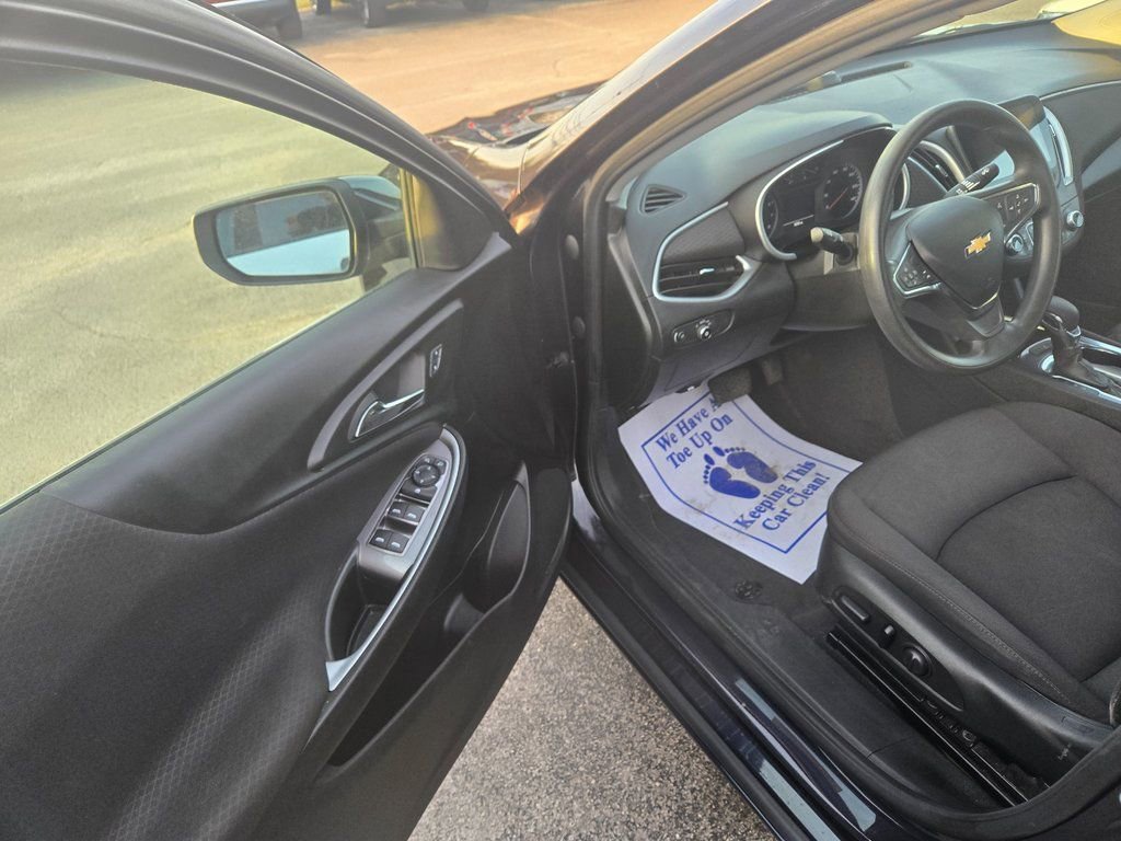 Used 2023 Chevrolet Malibu LT image 5