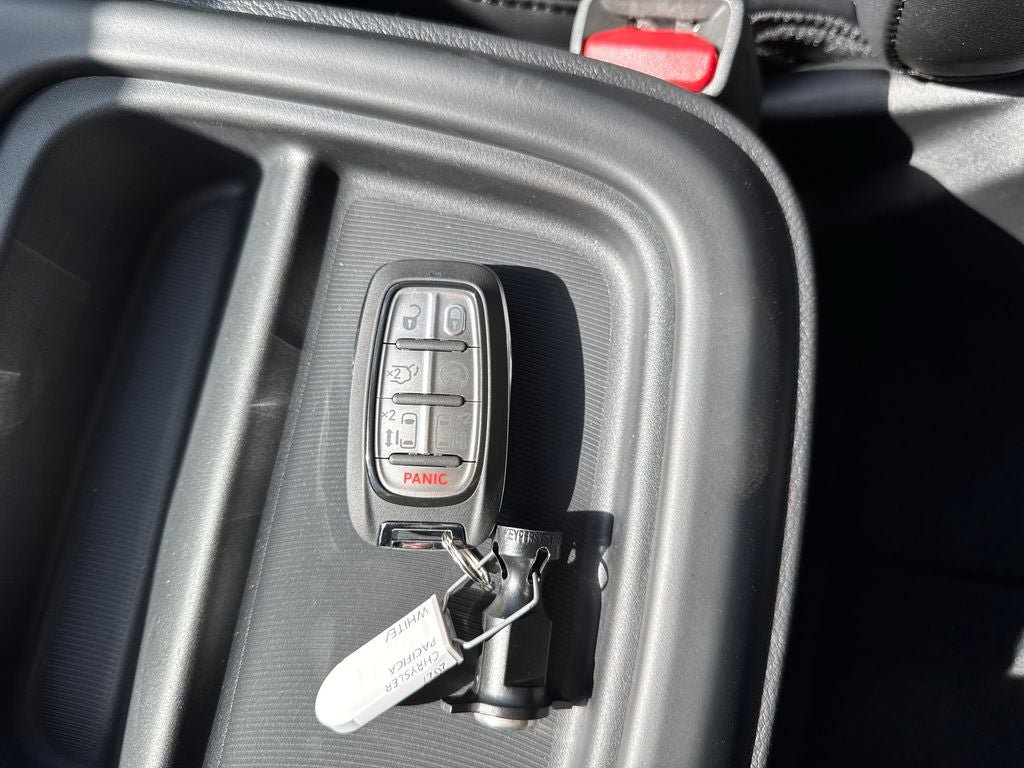 New 2027 Chrysler Pacifica Select AWD/4WD image 27