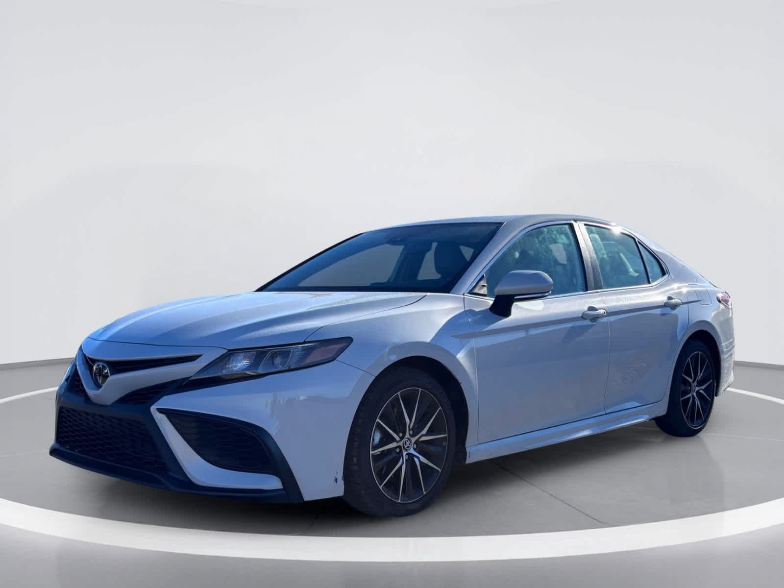 Used 2023 Toyota Camry SE w/ Convenience Package FWD image 2