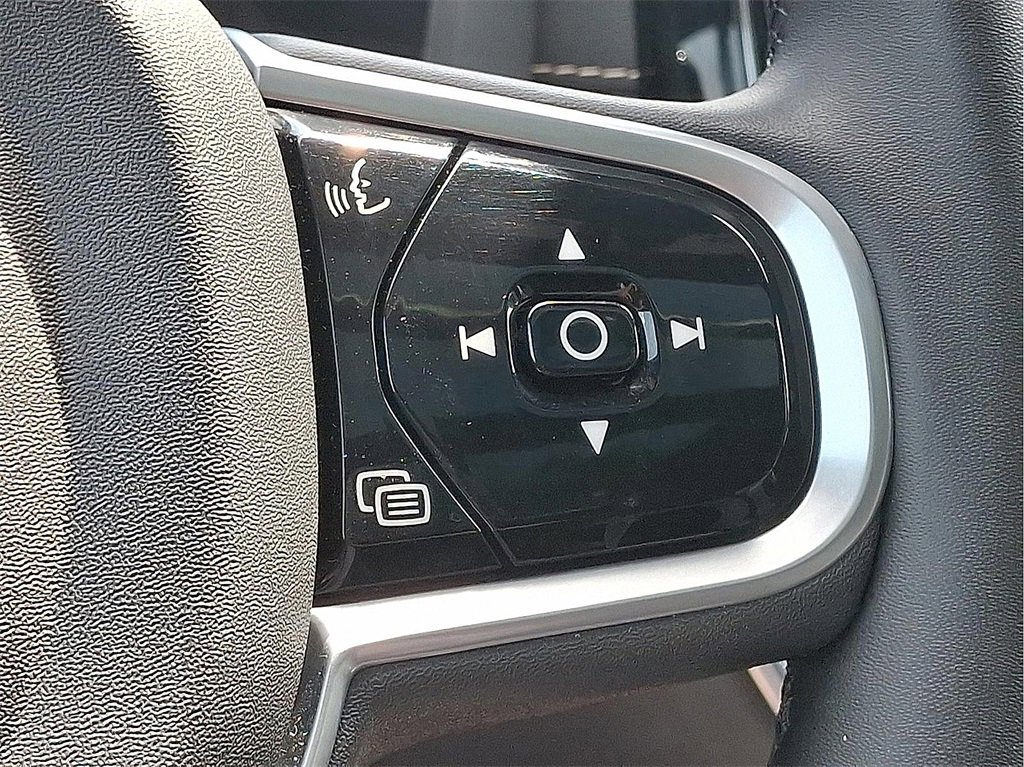 Used 2022 Volvo XC60 T8 R-Design w/ Advanced Package image 23