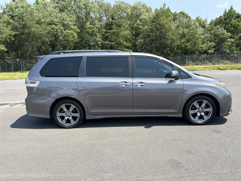 Used 2019 Toyota Sienna SE FWD image 4
