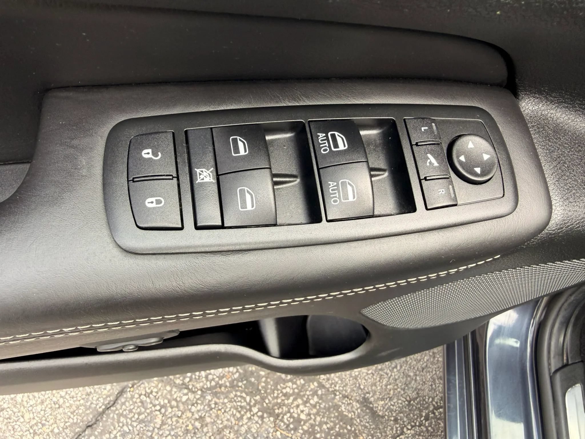 Used 2014 Jeep Grand Cherokee Overland AWD/4WD image 12