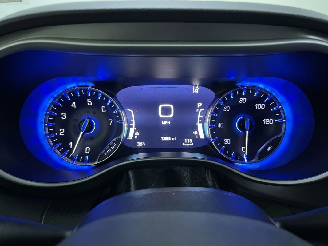 Used 2022 Chrysler Pacifica Touring-L image 18