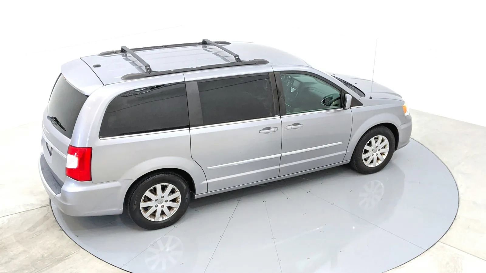 Used 2014 Chrysler Town & Country Touring image 41