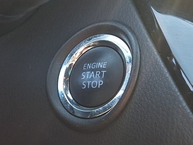 Used 2022 Toyota C-HR XLE FWD image 25