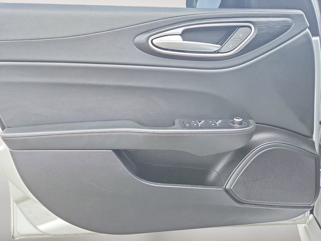 Used 2017 Alfa Romeo Giulia AWD w/ Sport Appearance Package image 16